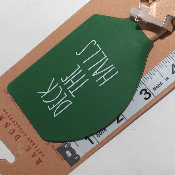 Rae Dunn Artisan Collection NWT Deck The Halls Silicone Spatula & Cookie Cutter - Picture 8 of 10